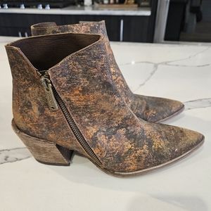 Veracrus Artisan ankle boots in rose gold and bronze. Size 38.